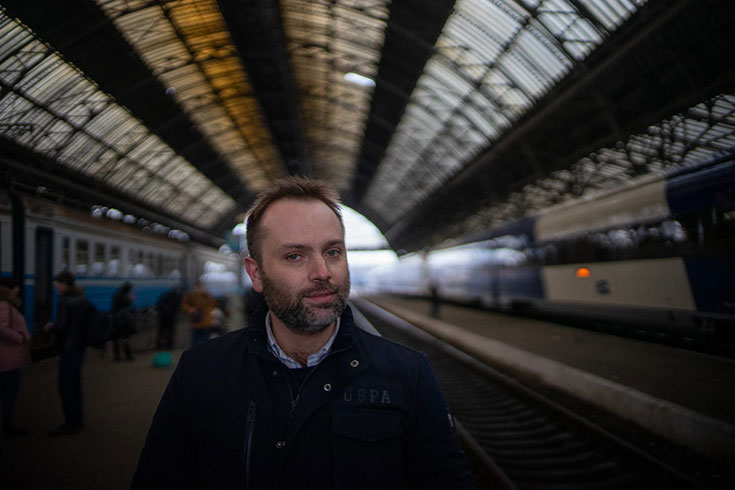 Oleksandr Pertsovskyi in Ukrainian train station 