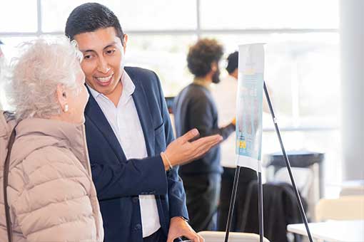 A student pitches to an alumn 