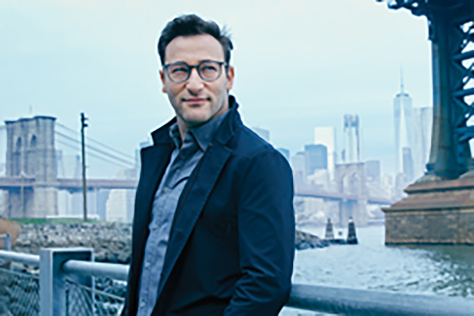 Simon Sinek, who graduated from Brandeis in 1995, in a portrait photo.